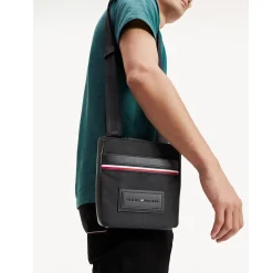 Tommy Hilfiger Petit sac plat a bandouliere Modern*Homme Petites Sacoches Homme